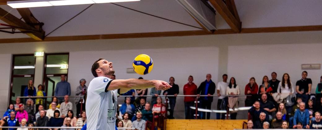 09.02.2025, GER, Volleyball, 2.BL Maenner Sued, Saison 2024 2025, Blue Volleys Gotha - Barock Volleys MTV Ludwigsburg Dominik Duchac (Blue Volleys Gotha) 99867 Gotha Sporthalle Sportanlage Ernesti Thüringen Deutschland