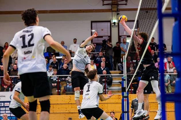 09.02.2025, GER, Volleyball, 2.BL Maenner Sued, Saison 2024 2025, Blue Volleys Gotha - Barock Volleys MTV Ludwigsburg Erik Niederluecke (Blue Volleys Gotha) 99867 Gotha Sporthalle Sportanlage Ernesti Thüringen Deutschland