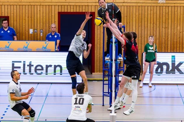 09.02.2025, GER, Volleyball, 2.BL Maenner Sued, Saison 2024 2025, Blue Volleys Gotha - Barock Volleys MTV Ludwigsburg Christoph Assmann (Blue Volleys Gotha) 99867 Gotha Sporthalle Sportanlage Ernesti Thüringen Deutschland