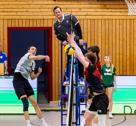 09.02.2025, GER, Volleyball, 2.BL Maenner Sued, Saison 2024 2025, Blue Volleys Gotha - Barock Volleys MTV Ludwigsburg Christoph Assmann (Blue Volleys Gotha) 99867 Gotha Sporthalle Sportanlage Ernesti Thüringen Deutschland