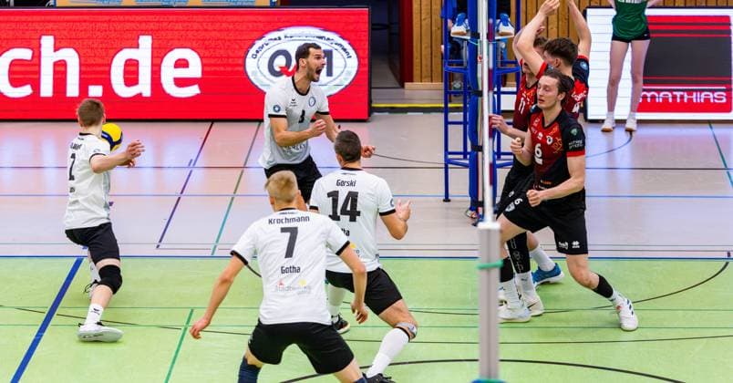 09.02.2025, GER, Volleyball, 2.BL Maenner Sued, Saison 2024 2025, Blue Volleys Gotha - Barock Volleys MTV Ludwigsburg Dominik Duchac (Blue Volleys Gotha) 99867 Gotha Sporthalle Sportanlage Ernesti Thüringen Deutschland