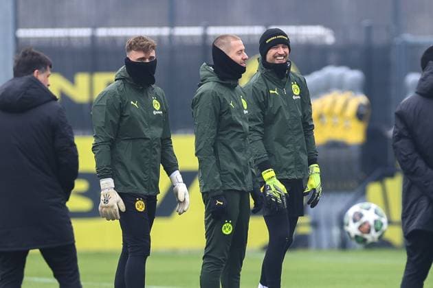 10.02.2025, Abschlusstraining zum UEFA Champions League Spiel zwischen Borussia Dortmund und Sporting Lissabon, v. l. Torwart Marcel Lotka (Borussia Dortmund), Waldemar Anton (Borussia Dortmund), Torwart Gregor Kobel (Borussia Dortmund), Dortmund Trainingsgelände Borussia Dortmund NRW Deutschland xRHR-FOTO DEx Copyright: DennisxEwert RHR-FOTOx RHR-FOTO DE