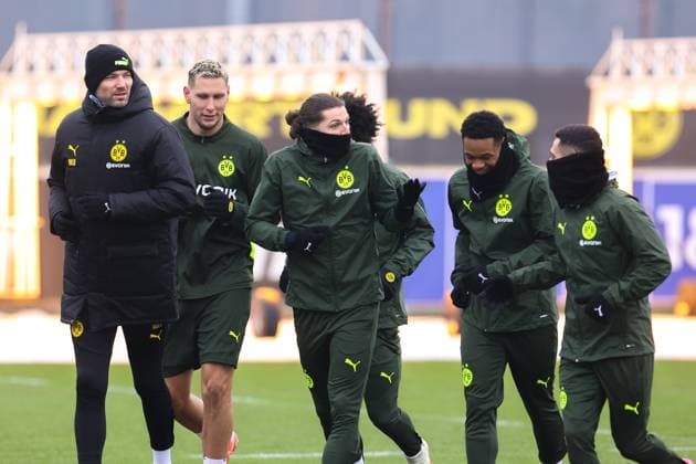 10.02.2025, Abschlusstraining zum UEFA Champions League Spiel zwischen Borussia Dortmund und Sporting Lissabon, v. l. Athletiktrainer Mathias Kolodziej (Borussia Dortmund), Niklas Süle (Borussia Dortmund), Marcel Sabitzer (Borussia Dortmund), Julien Duranville (Borussia Dortmund), Yan Couto (Borussia Dortmund), Dortmund Trainingsgelände Borussia Dortmund NRW Deutschland xRHR-FOTO DEx Copyright: DennisxEwert RHR-FOTOx RHR-FOTO DE