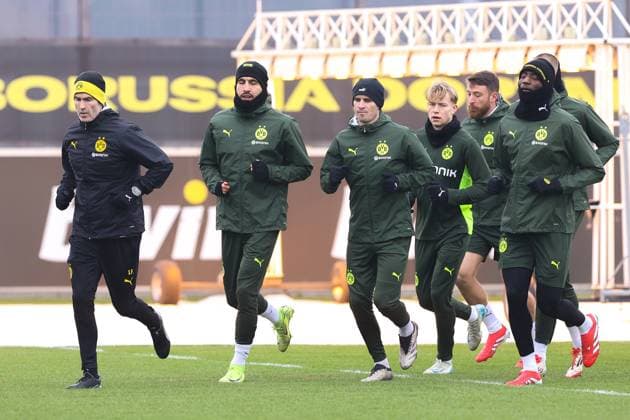 10.02.2025, Abschlusstraining zum UEFA Champions League Spiel zwischen Borussia Dortmund und Sporting Lissabon, v. l. Performance Manager Shad Forsythe (Borussia Dortmund), Emre Can (Borussia Dortmund), Pascal Groß (Borussia Dortmund), Daniel Svensson (Borussia Dortmund), Salih Özcan (Borussia Dortmund), Serhou Guirassy (Borussia Dortmund), Dortmund Trainingsgelände Borussia Dortmund NRW Deutschland xRHR-FOTO DEx Copyright: DennisxEwert RHR-FOTOx RHR-FOTO DE