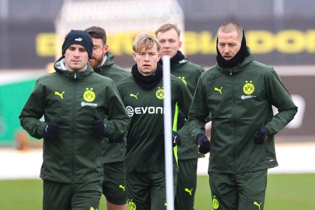 10.02.2025, Abschlusstraining zum UEFA Champions League Spiel zwischen Borussia Dortmund und Sporting Lissabon, v. l. Pascal Groß (Borussia Dortmund), Daniel Svensson (Borussia Dortmund), Waldemar Anton (Borussia Dortmund), Dortmund Trainingsgelände Borussia Dortmund NRW Deutschland xRHR-FOTO DEx Copyright: DennisxEwert RHR-FOTOx RHR-FOTO DE