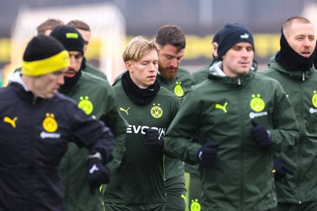 10.02.2025, Abschlusstraining zum UEFA Champions League Spiel zwischen Borussia Dortmund und Sporting Lissabon, Daniel Svensson (Borussia Dortmund), Dortmund Trainingsgelände Borussia Dortmund NRW Deutschland xRHR-FOTO DEx Copyright: DennisxEwert RHR-FOTOx RHR-FOTO DE