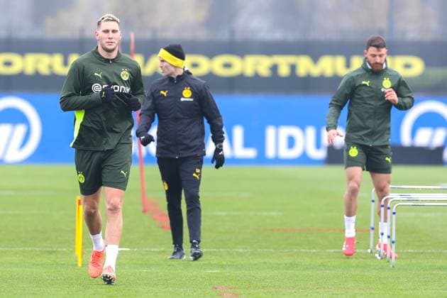 10.02.2025, Abschlusstraining zum UEFA Champions League Spiel zwischen Borussia Dortmund und Sporting Lissabon, v. l. Niklas Süle (Borussia Dortmund), Salih Özcan (Borussia Dortmund) trainieren als einzige mit kurzen Hosen, Dortmund Trainingsgelände Borussia Dortmund NRW Deutschland xRHR-FOTO DEx Copyright: DennisxEwert RHR-FOTOx RHR-FOTO DE