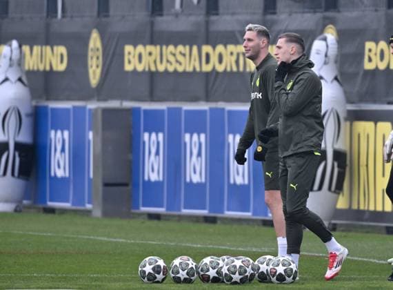 Niklas Süle (Borussia Dortmund), Niklas Suele, Nico Schlotterbeck (Borussia Dortmund), v.li. 10.02.2025, Fussball 1. Bundesliga, Saison 2024 2025, Training Borussia Dortmund Dortmund Nordrhein Westfalen Deutschland