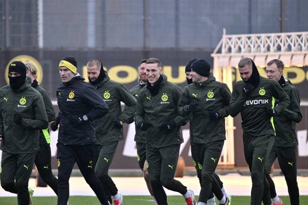 Laufeinheit der Spieler, links Emre Can (Borussia Dortmund), mitte Nico Schlotterbeck (Borussia Dortmund) 10.02.2025, Fussball 1. Bundesliga, Saison 2024 2025, Training Borussia Dortmund Dortmund Nordrhein Westfalen Deutschland