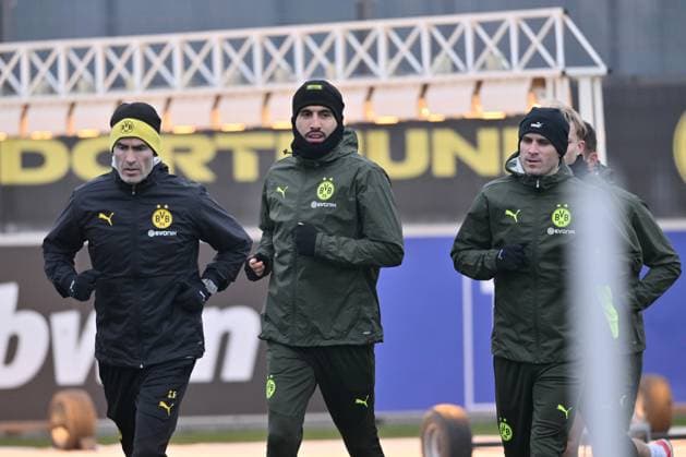 Shad Forsythe (Athletiktrainer Borussia Dortmund), Emre Can (Borussia Dortmund), Pascal Groß (Borussia Dortmund), Pascal Gross, v.li. 10.02.2025, Fussball 1. Bundesliga, Saison 2024 2025, Training Borussia Dortmund Dortmund Nordrhein Westfalen Deutschland