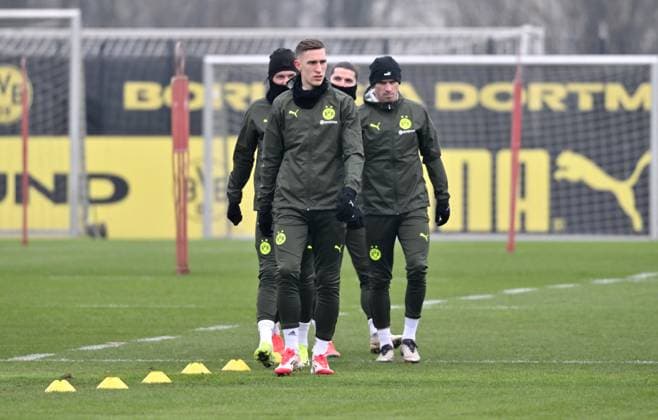 Nico Schlotterbeck (Borussia Dortmund), Julian Brandt (Borussia Dortmund), Pascal Groß (Borussia Dortmund), Pascal Gross, Marcel Sabitzer (Borussia Dortmund), von vorne 10.02.2025, Fussball 1. Bundesliga, Saison 2024 2025, Training Borussia Dortmund Dortmund Nordrhein Westfalen Deutschland