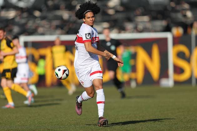 Aspach, 08.02.2025, WIRmachenDRUCK Arena, Fußball, Männer, Saison 2024 2025, 3. Liga, 23. Spieltag , VfB Stuttgart II - SG Dynamo Dresden 2:1 (1:0) , Im Bild: Anrie Chase (5, StuttgartII) ,