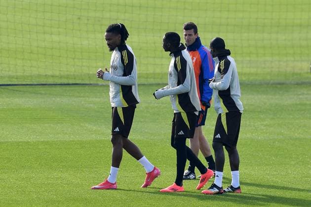 Thiago Motta head coach of Juventus FC, Khephren Thuram,Randal Kolo Muani and Timothy Weah of Juventus FC during the 2024 2025 Champions League training at JTC Continassa on February 10, 2025 in Turin, Italy - ph Giuliano Marchisciano  Copyright: xGiulianoxMarchisciano IPAxSportx xipa-agency.netx xx IPA_53886930 IPA_Agency_IPA53886930