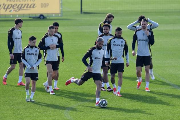 Douglas Luiz of Juventus FC during the 2024 2025 Champions League training at JTC Continassa on February 10, 2025 in Turin, Italy - ph Giuliano Marchisciano  Copyright: xGiulianoxMarchisciano IPAxSportx xipa-agency.netx xx IPA_53886940 IPA_Agency_IPA53886940