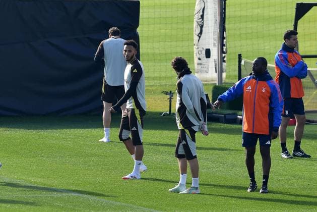 Lloyd Kelly of Juventus FC during the 2024 2025 Champions League training at JTC Continassa on February 10, 2025 in Turin, Italy - ph Giuliano Marchisciano  Copyright: xGiulianoxMarchisciano IPAxSportx xipa-agency.netx xx IPA_53887005 IPA_Agency_IPA53887005