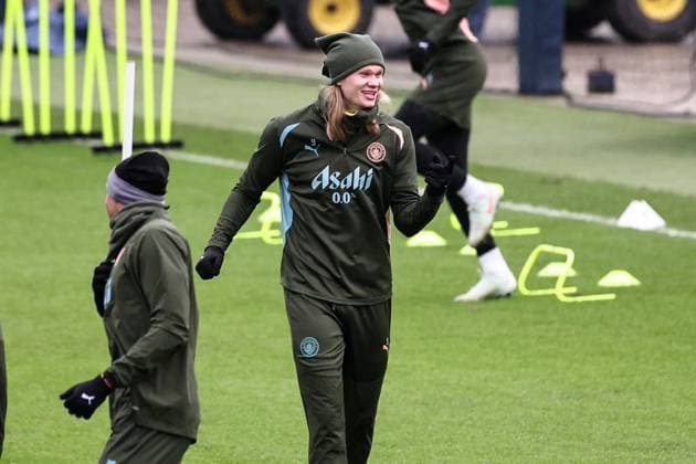 UEFA Champions League Manchester City Training session Erling Haaland of Manchester City during the UEFA Champions League Manchester City Training session at Etihad Campus, Manchester, United Kingdom, 10th February 2025 (Photo by Mark Cosgrove News Images) Manchester Etihad Stadium Manchester United, ManU Kingdom Copyright: xMarkxCosgrove NewsxImagesx