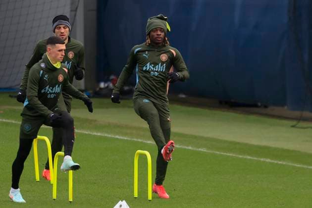 Manchester City 10 02 2025. Training session Jeremy Doku (11) of Manchester City during the training session ahead of Manchester City vs Real Madrid in the Champions League, at the Etihad Stadium, Manchester, England on 10 February 2025. Manchester Etihad Stadium Manchester England Editorial use only , Copyright: xConorxMolloyx PSI-21433-0068