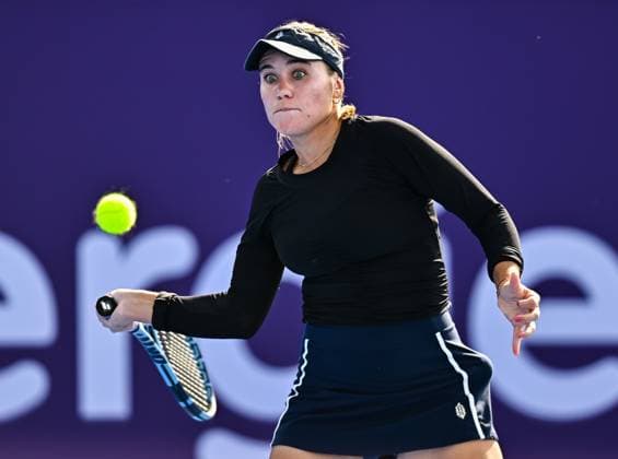 WTA, Tennis Damen QATAR OPEN TENNIS TOURNAMENT ROUND OF 64 Sofia Kenin of the United States competes in her round of 64 match against Ashlyn Krueger of the United States during the WTA Qatar TotalEnergies Open 2025 tennis tournament at the Khalifa International Tennis Complex in Doha, Qatar, on February 10, 2025. Copyright: xNOUSHADx