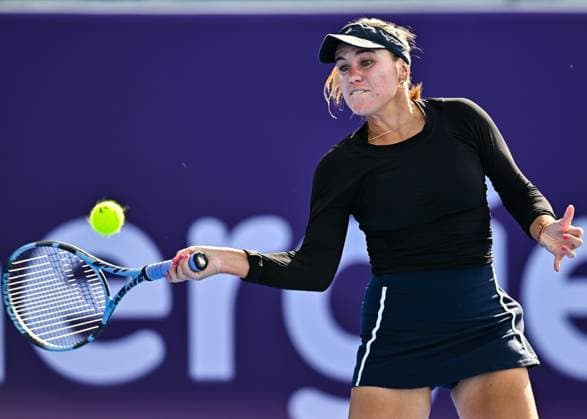 WTA, Tennis Damen QATAR OPEN TENNIS TOURNAMENT ROUND OF 64 Sofia Kenin of the United States competes in her round of 64 match against Ashlyn Krueger of the United States during the WTA Qatar TotalEnergies Open 2025 tennis tournament at the Khalifa International Tennis Complex in Doha, Qatar, on February 10, 2025. Copyright: xNOUSHADx