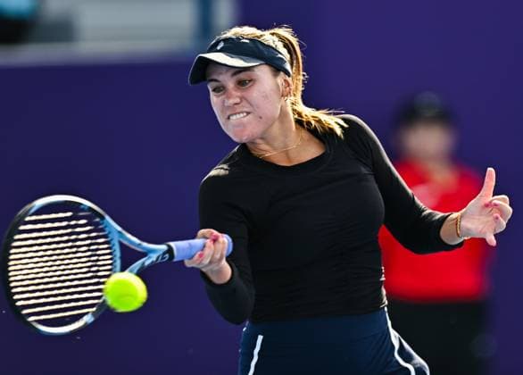 WTA, Tennis Damen QATAR OPEN TENNIS TOURNAMENT ROUND OF 64 Sofia Kenin of the United States competes in her round of 64 match against Ashlyn Krueger of the United States during the WTA Qatar TotalEnergies Open 2025 tennis tournament at the Khalifa International Tennis Complex in Doha, Qatar, on February 10, 2025. Copyright: xNOUSHADx