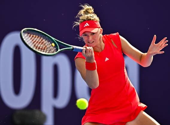 WTA, Tennis Damen QATAR OPEN TENNIS TOURNAMENT ROUND OF 64 Ashlyn Krueger of the United States competes in her round of 64 match against Sofia Kenin of the United States during the WTA Qatar TotalEnergies Open 2025 tennis tournament at the Khalifa International Tennis Complex in Doha, Qatar, on February 10, 2025. Copyright: xNOUSHADx