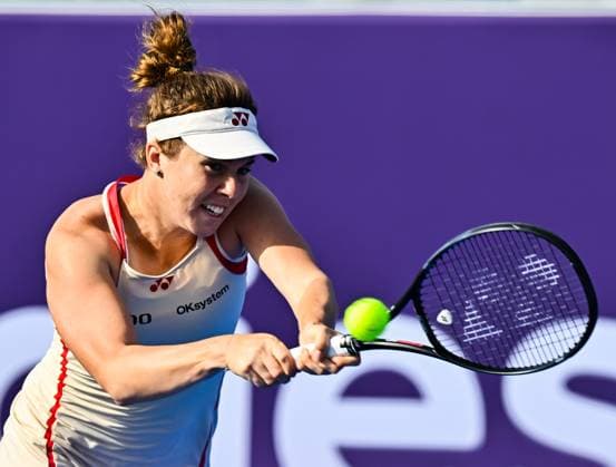 WTA, Tennis Damen QATAR OPEN TENNIS TOURNAMENT ROUND OF 64 Linda Noskova of Czech Republic competes in her round of 64 match against Donna Vekic of Croatia during the WTA Qatar TotalEnergies Open 2025 tennis tournament at the Khalifa International Tennis Complex in Doha, Qatar, on February 10, 2025. Copyright: xNOUSHADx