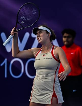 WTA, Tennis Damen QATAR OPEN TENNIS TOURNAMENT ROUND OF 64 Linda Noskova of Czech Republic competes in her round of 64 match against Donna Vekic of Croatia during the WTA Qatar TotalEnergies Open 2025 tennis tournament at the Khalifa International Tennis Complex in Doha, Qatar, on February 10, 2025. Copyright: xNOUSHADx