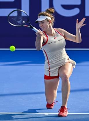 WTA, Tennis Damen QATAR OPEN TENNIS TOURNAMENT ROUND OF 64 Linda Noskova of Czech Republic competes in her round of 64 match against Donna Vekic of Croatia during the WTA Qatar TotalEnergies Open 2025 tennis tournament at the Khalifa International Tennis Complex in Doha, Qatar, on February 10, 2025. Copyright: xNOUSHADx