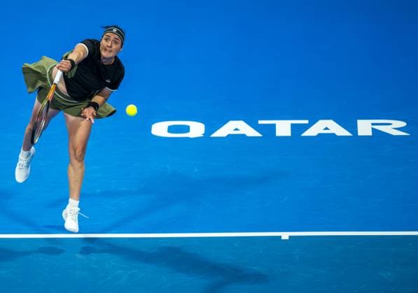 WTA, Tennis Damen QATAR OPEN TENNIS TOURNAMENT ROUND OF 64 Ons Jabeur of Tunisia competes in her round of 64 match against McCartney Kessler of the United States during the WTA Qatar TotalEnergies Open 2025 tennis tournament at the Khalifa International Tennis Complex in Doha, Qatar, on February 10, 2025. Copyright: xNOUSHADx