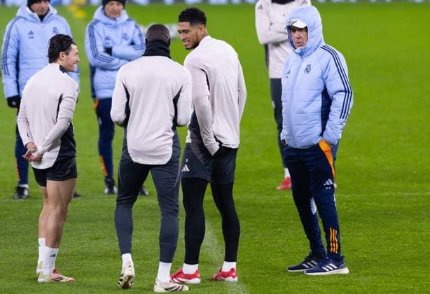 February 10, 2025, Manchester, Manchester, ENGLAND: Jude Bellingham and Carlo Ancelotti, head coach of Real Madrid, look on during the UEFA Champions League 2024 25 League Knockout Play-off First Leg Training And press conference, PK, Pressekonferenz at Manchester City Stadium on February 10, 2025 in Manchester, England. Manchester ENGLAND - ZUMAa181 20250210_zaa_a181_146 Copyright: xDennisxAgyemanx