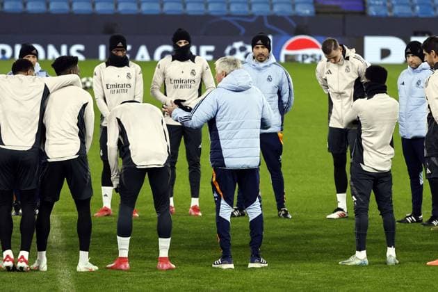 10th February 2025, Etihad Stadium, Manchester, England; press conference, PK, Pressekonferenz ahead of the UEFA Champions League play off match against Real Madrid in Manchester, England. Real Madrid coach Carlo Ancelotti addresses his players during the open training session at the Etihad Stadium ahead of tomorrow s Champions League play-off first leg against Manchester City  ActionPlus12749711 AlanxMartin