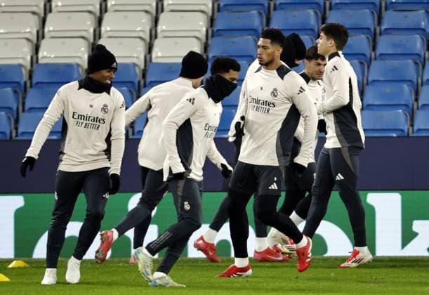10th February 2025, Etihad Stadium, Manchester, England; press conference, PK, Pressekonferenz ahead of the UEFA Champions League play off match against Real Madrid in Manchester, England. The Real Madrid squad warms up during the open training session at the Etihad Stadium ahead of tomorrow s Champions League play-off first leg against Manchester City  ActionPlus12749717 AlanxMartin