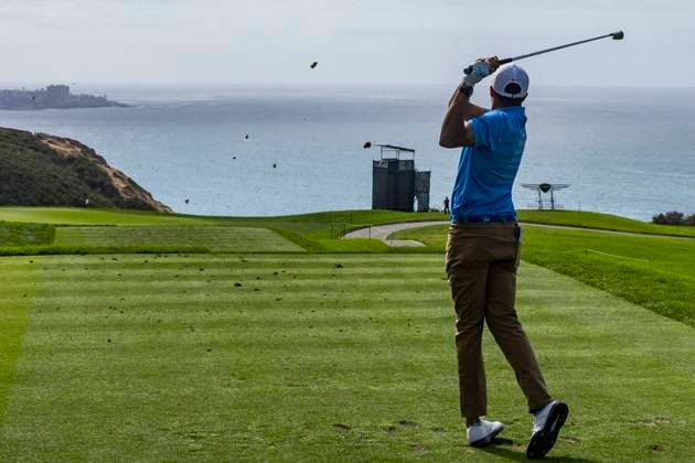 LA JOLLA, CA, CA - FEBRUARY 10: Grant Lester of Columbia hits a drive from the third tee, during the collegiate showcase before start later in the week of the Genesis Invitational tournament, Monday, February 10, 2025, at Torrey Pines Golf Course in La Jolla, California. (Photo by Tony Ding Icon Sportswire) GOLF: FEB 10 PGA, Golf Herren The Genesis Invitational EDITORIAL USE ONLY Icon46520250210002