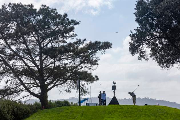 LA JOLLA, CA, CA - FEBRUARY 10: A collegiate showcase golfer from Wake Forest hits a drive from the sixth tee during the first day of practice before start of the Genesis Invitational tournament, Monday, February 10, 2025, at Torrey Pines Golf Course in La Jolla, California. (Photo by Tony Ding Icon Sportswire) GOLF: FEB 10 PGA, Golf Herren The Genesis Invitational EDITORIAL USE ONLY Icon46520250210004