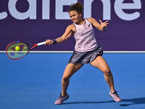 WTA, Tennis Damen QATAR OPEN TENNIS TOURNAMENT ROUND OF 32 Jasmine Paolini of Italy competes in her round of 32 match against Caroline Garcia of France during the WTA Qatar TotalEnergies Open 2025 tennis tournament at the Khalifa International Tennis Complex in Doha, Qatar, on February 11, 2025. Copyright: xNOUSHADx
