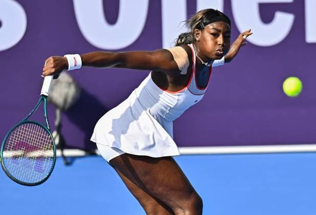 WTA, Tennis Damen QATAR OPEN TENNIS TOURNAMENT ROUND OF 32 Alycia Parks of the United States competes in her round of 32 match against Sofia Kenin of the United States during the WTA Qatar TotalEnergies Open 2025 tennis tournament at the Khalifa International Tennis Complex in Doha, Qatar, on February 11, 2025. Copyright: xNOUSHADx
