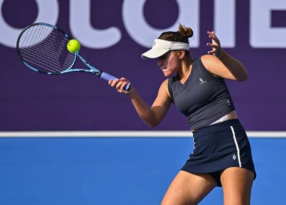 WTA, Tennis Damen QATAR OPEN TENNIS TOURNAMENT ROUND OF 32 Sofia Kenin of the United States competes in her round of 32 match against Alycia Parks of the United States during the WTA Qatar TotalEnergies Open 2025 tennis tournament at the Khalifa International Tennis Complex in Doha, Qatar, on February 11, 2025. Copyright: xNOUSHADx