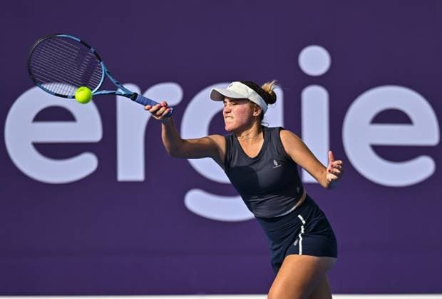 WTA, Tennis Damen QATAR OPEN TENNIS TOURNAMENT ROUND OF 32 Sofia Kenin of the United States competes in her round of 32 match against Alycia Parks of the United States during the WTA Qatar TotalEnergies Open 2025 tennis tournament at the Khalifa International Tennis Complex in Doha, Qatar, on February 11, 2025. Copyright: xNOUSHADx