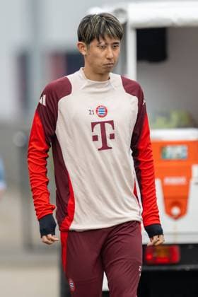 Hiroki Ito 21 (FC Bayern Muenchen), Abschlusstraining vor dem UEFA Champions League-Spiel gegen Celtic Glasgow, Saison 2024 2025 an der Saebener Strasse. 11.02.2025 DFB regulations prohibit any use of photographs as image sequences and or quasi-video Muenchen Bayern Deutschland