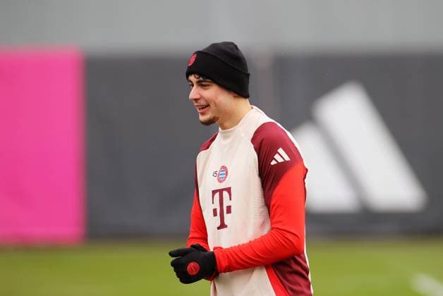 Fussball, Herren, Saison 2024 2025, FC Bayern München, Abschlusstraining, Training, Champions League Aleksandar Pavlovic (FC Bayern München) Kopf, Oberkörper