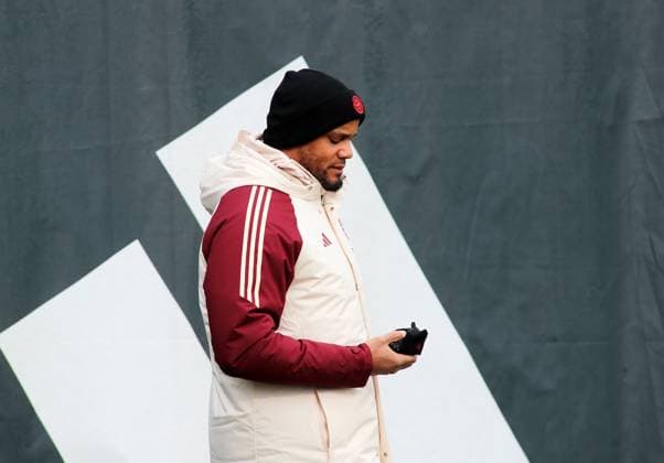 Fussball, Herren, Saison 2024 2025, FC Bayern München, Abschlusstraining, Training, Champions League Vincent Kompany, Trainer (FC Bayern München) Kopf, Oberkörper, seitlich im Profil