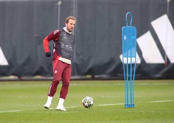 Fussball, Herren, Saison 2024 2025, FC Bayern München, Abschlusstraining, Training, Champions League Harry Kane (FC Bayern München) mit Ball