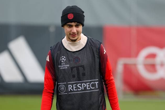 Aleksandar Pavlovic (FC Bayern Muenchen, 45), GER, Abschlusstraining, FC Bayern Muenchen, Fussball, UEFA Champions League, Play-offs, Saison 2024 2025, 11.02.2025, GER, Abschlusstraining, FC Bayern Muenchen, Fussball, UEFA Champions League, Play-offs, Saison 2024 2025, 11.02.2025 Muenchen Copyright: xEibner-Pressefoto JennixMaulx EP_JML