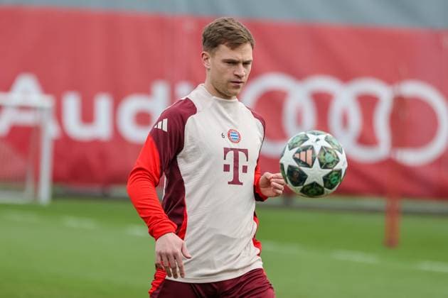 Joshua Kimmich (FC Bayern Muenchen, 06) mit Ball, GER, Abschlusstraining, FC Bayern Muenchen, Fussball, UEFA Champions League, Play-offs, Saison 2024 2025, 11.02.2025, GER, Abschlusstraining, FC Bayern Muenchen, Fussball, UEFA Champions League, Play-offs, Saison 2024 2025, 11.02.2025 Muenchen Copyright: xEibner-Pressefoto JennixMaulx EP_JML