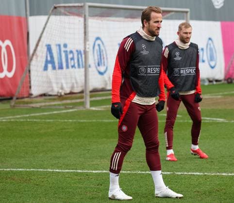 Harry Kane (FC Bayern Muenchen, 09), mit Konrad Laimer (FC Bayern Muenchen, 27), GER, Abschlusstraining, FC Bayern Muenchen, Fussball, UEFA Champions League, Play-offs, Saison 2024 2025, 11.02.2025, GER, Abschlusstraining, FC Bayern Muenchen, Fussball, UEFA Champions League, Play-offs, Saison 2024 2025, 11.02.2025 Muenchen Copyright: xEibner-Pressefoto JennixMaulx EP_JML