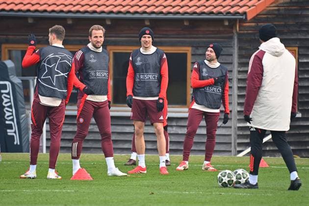 v.li:Josip STANISIC (Bayern Muenchen),Harry KANE (Bayern Muenchen), Leon GORETZKA (Bayern Muenchen),Raphael GUERREIRO (Bayern Muenchen),Trainer Vincent KOMPANY (Bayern Muenchen). Abschlusstraining,Training. Fussball Champions League:Abschlussttraining vor dem Play Off Spiel Celtic FC - FC Bayern Muenchen am 11.02.2025 in Muenchen,