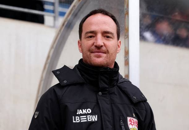 11.02.2025, Deutschland, Stuttgart, Fußball UEFA Youth League VfB Stuttgart vs. Liverpool FC, VfB Trainer Nico Willig