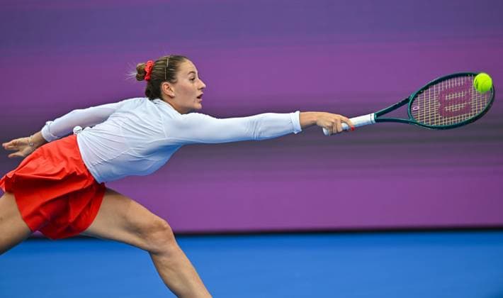 WTA, Tennis Damen QATAR OPEN TENNIS TOURNAMENT ROUND OF 32 Marta Kostyuk of Ukraine competes in her round of 32 match against Coco Gauff of the United States during the WTA Qatar TotalEnergies Open 2025 tennis tournament at the Khalifa International Tennis Complex in Doha, Qatar, on February 11, 2025. Copyright: xNOUSHADx