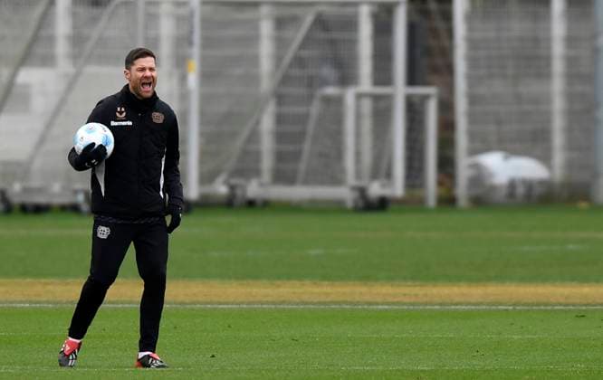 11.02.2025, xophax, Fussball , Bayer 04 Leverkusen Training, Trainingswoche vor dem Top-Spiel gegen Bayer München Trainer Xabi Alonso (DFL DFB REGULATIONS PROHIBIT ANY USE OF PHOTOGRAPHS as IMAGE SEQUENCES and or QUASI-VIDEO) Leverkusen