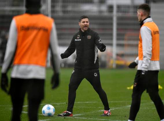 11.02.2025, xophax, Fussball , Bayer 04 Leverkusen Training, Trainingswoche vor dem Top-Spiel gegen Bayer München, Trainer Xabi Alonso (DFL DFB REGULATIONS PROHIBIT ANY USE OF PHOTOGRAPHS as IMAGE SEQUENCES and or QUASI-VIDEO) Leverkusen
